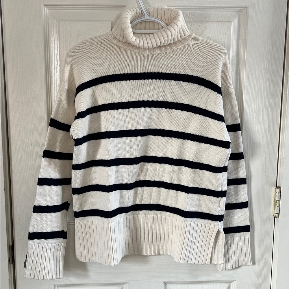 💋3/$10💋Old Navy Cream & Black Striped Knit Turtleneck Sweater Size XS